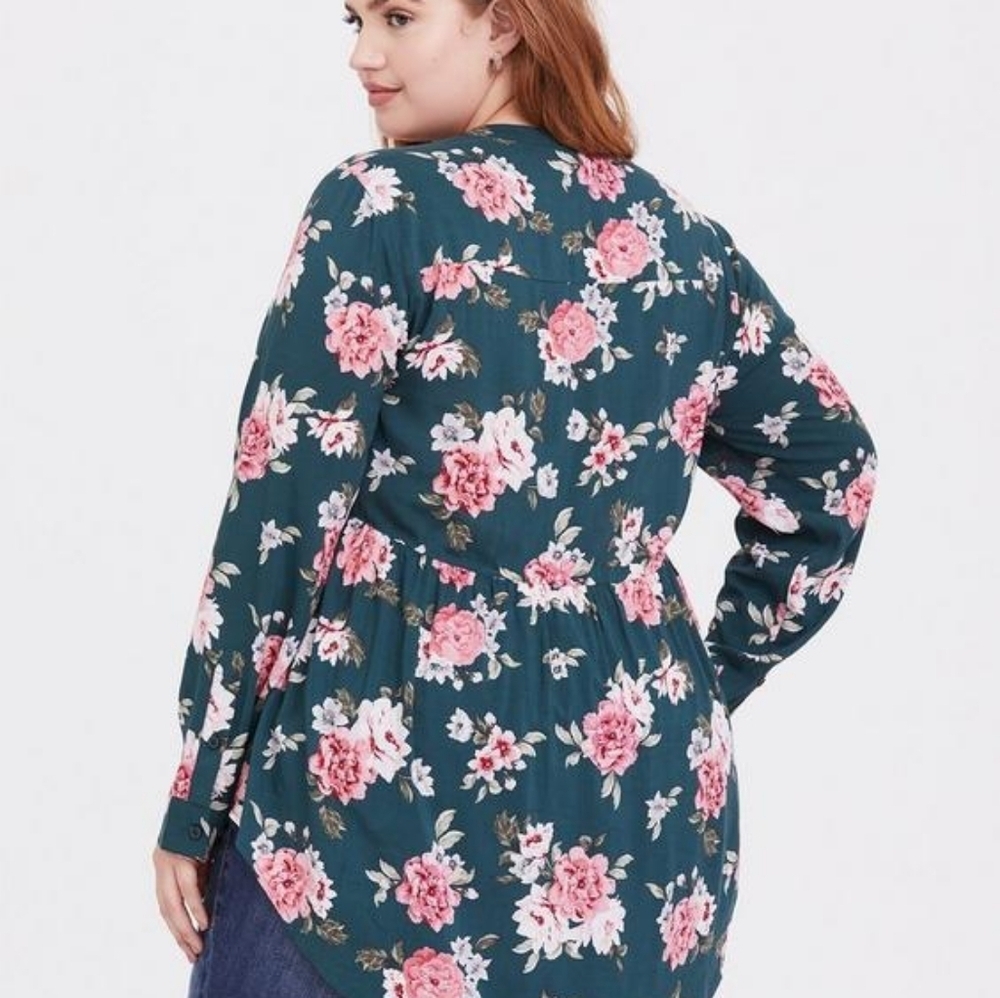 TORRID Emma Babydoll Challis Button-Front TUNIC - Good used condition - Sz 6 - Picture 3 of 7